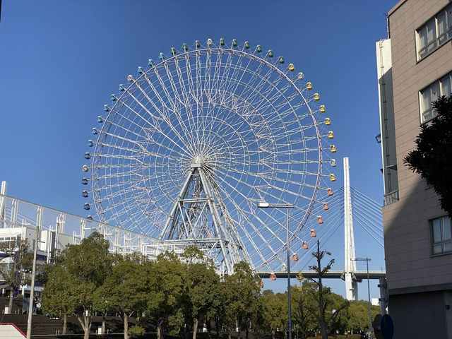 遠くから、海上からも目立つ大観覧車『天保山大観覧車』