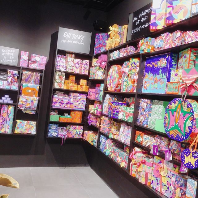 東區必逛📚 Lush香水圖書館 Perfume Library🌈