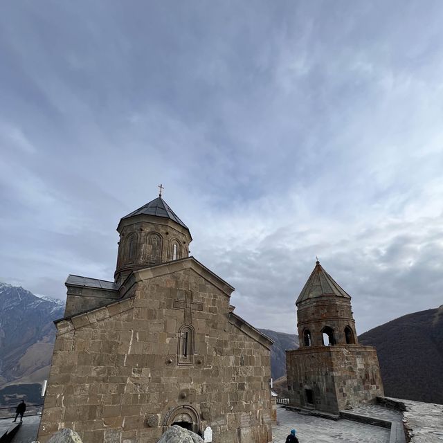 Gergeti Trinity Church โบสถ์สูงกลางหุบเขา