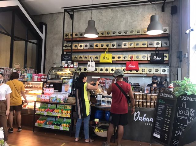 ดูบัว คาเฟ่ สัตว์มากมาย