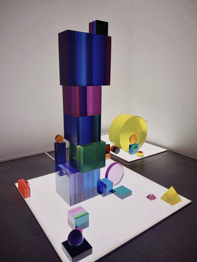 Shanghai Bund's small-scale professional free art exhibition, reservation required to limit the number of visitors.