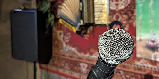 برة كوميدي أوبن مايك - Arabic Stand Up Open Mic | Valentin Stüberl