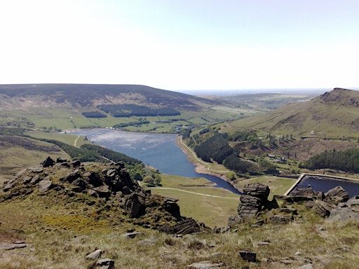 Peak District walk: The Trinnacle, Dove Stone Reservoir (17 miles) | Greenfield Station