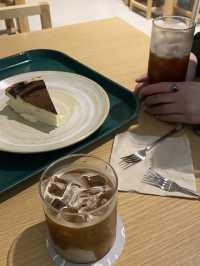 커피가 맛있는 성수동 통유리 카페 ‘오우드’