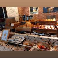 A la carte buffet breakfast