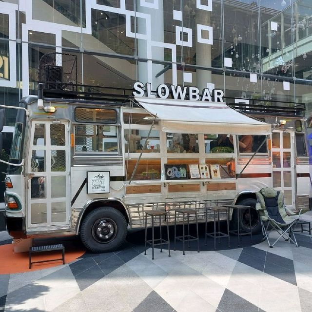 센트럴월드플라자 야외 버스 카페 @slowbar