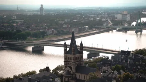🇩🇪 Làm thế nào để chụp ảnh Nhà thờ Cologne trong thời tiết xấu? 📷 — traveler post in Cologne