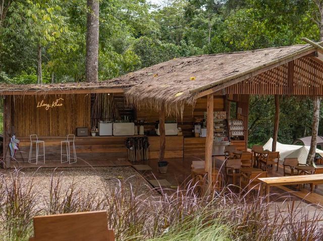 ‘หลงเขา’ คาเฟ่ริมธารน้ำท่ามกลางหุบเขา 