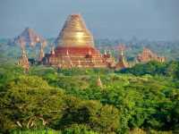 BALLOONS OVER BAGAN 