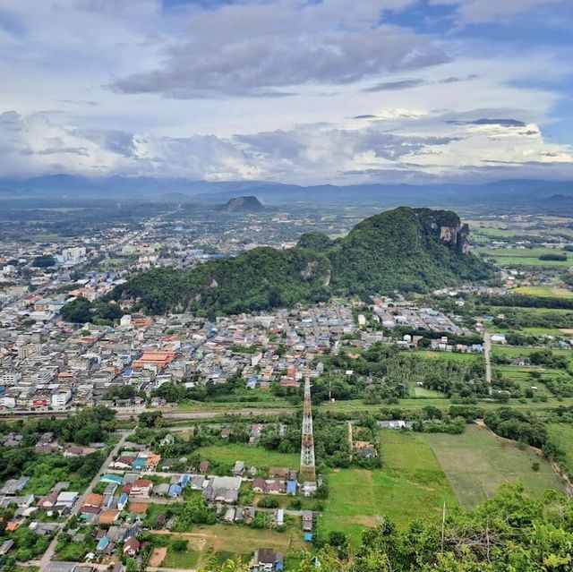 泰國博他侖府山上天洞