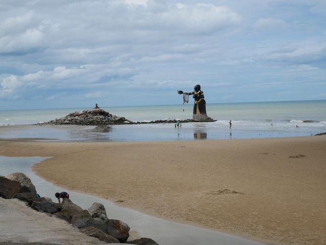 หาดปึกเตียน เงียบสงบ ใกล้กรุงเทพ  