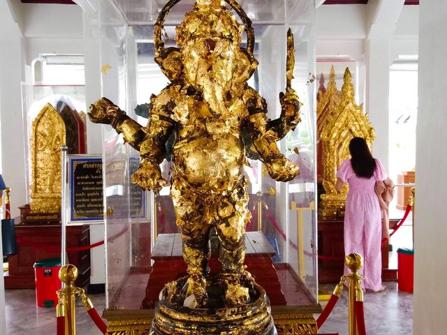 ไหว้ศาลหลักเมือง เพื่อสิริมงคล