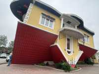 The Upside Down House 🇨🇦