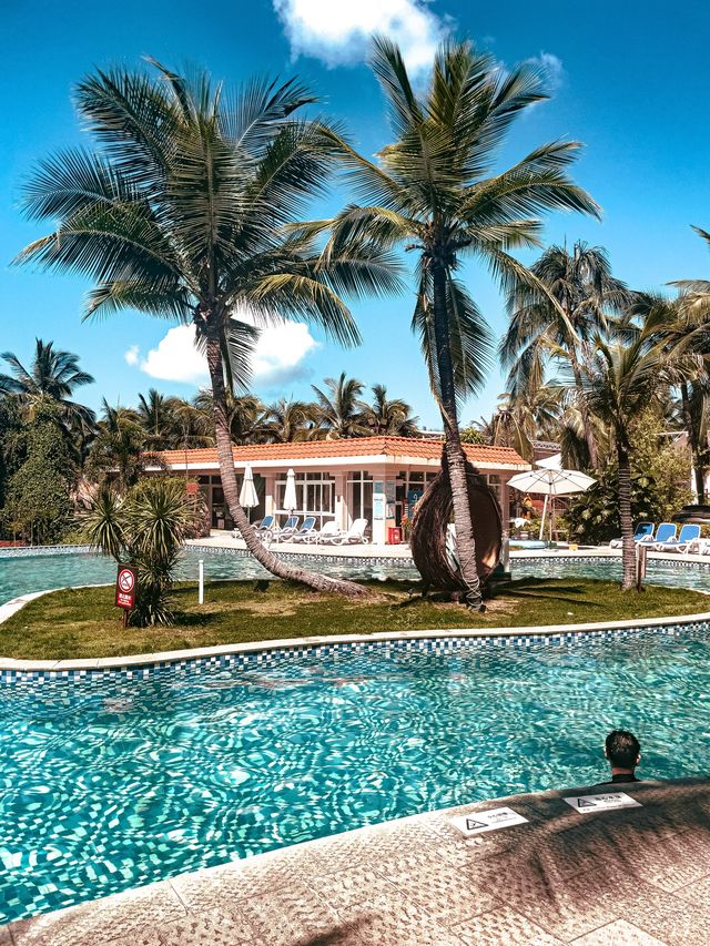 Hotel At The Doorstep of Dadonghai Beach 🌴🌊