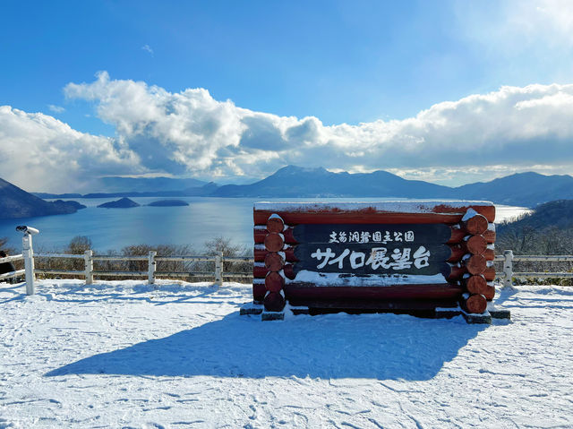 In winter, go to Noboribetsu, Hokkaido ❄️ to see the snow and soak in hot springs ♨️.