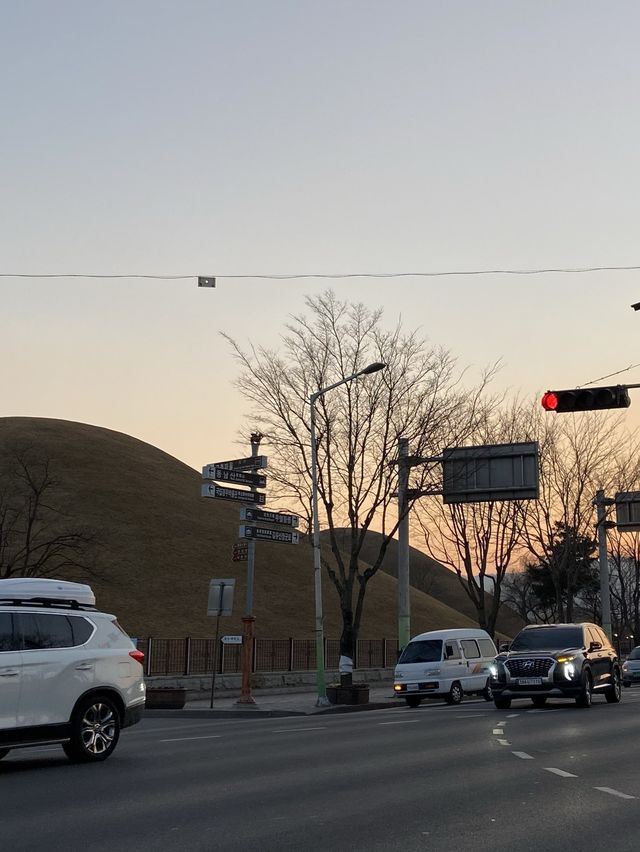 <경주> 황리단길 옆에 위치한 경주 대릉원 <경주> 황리단길 옆에 위치한 경주 대릉원