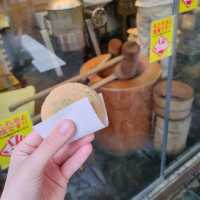 奈良町食べ歩き　大仏いちご・よもぎ餅