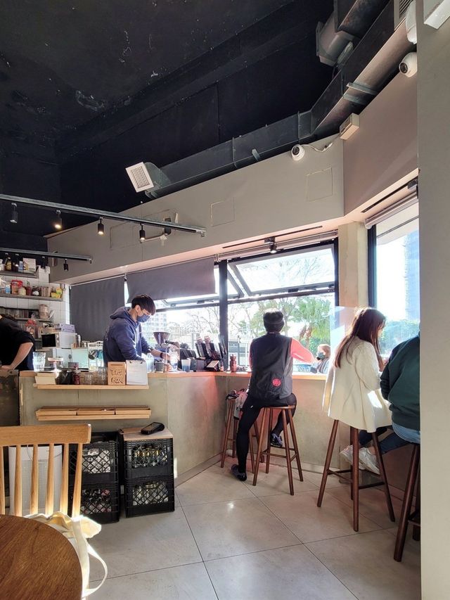 煙三文魚配牛油果全日早餐