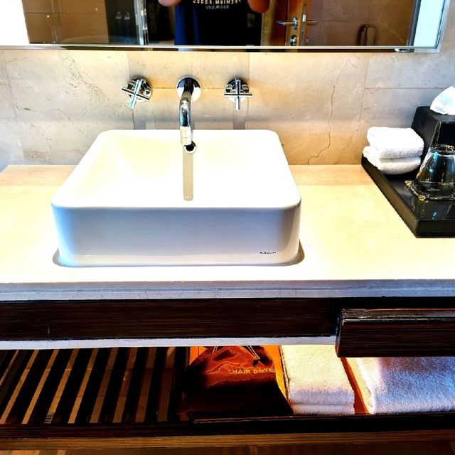 โรงแรม  Renaissance Bangkok