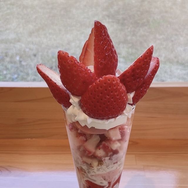 いちご狩り前のイチゴパフェ
