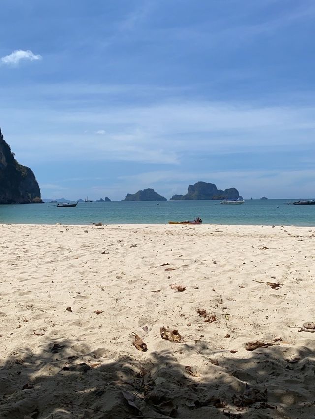 หนีรักไปพักร้อนที่หาดไร่เลย์ ☀️