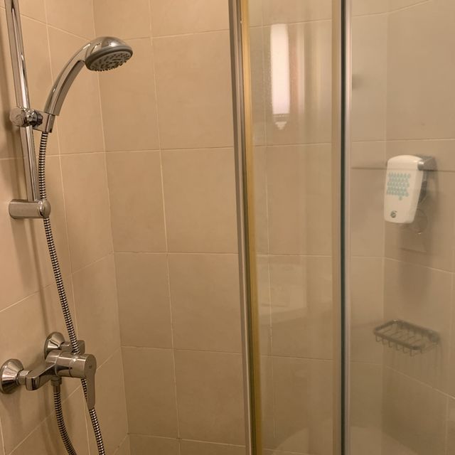 竟然～屋企冷氣機壞了～熱到爆炸～搞到幾日要住酒店～變咗staycation 