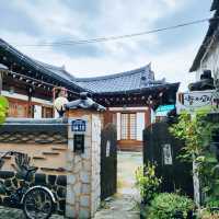 전주 한옥마을의 예쁜 한옥 색동저고리