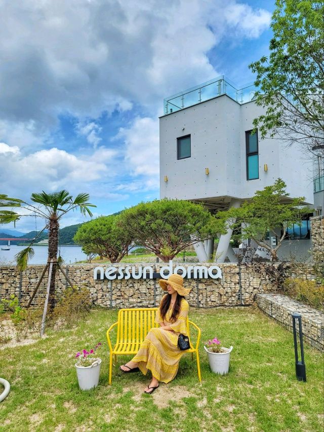경남 고성카페 네순도르마, 산도 바다도 액자뷰에 담기🖼