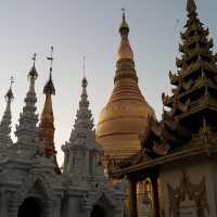 仰光大金寺(Shwedagon Pagoda)，緬甸最神聖的佛塔