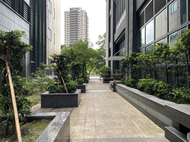 電力公園 在大樓中的公園很酷很好拍
