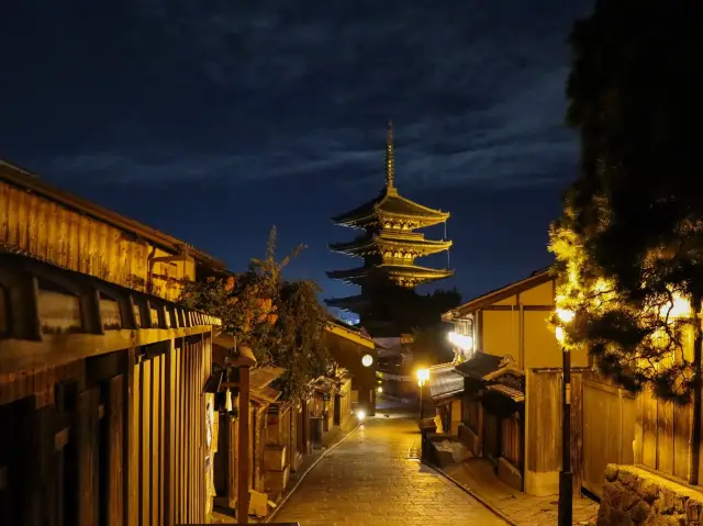 【京都府】転ぶと○年で命を落とす？！雰囲気漂う夜の人気観光地をご紹介