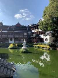 Modern Shopping in Ming Dynasty Pavilions