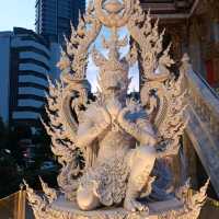 ชมงานปั้นแนวพุทธศิลป์วัดกลางกรุงเทพฯ 