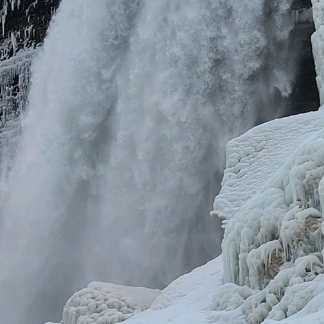 Snowy Niagara 