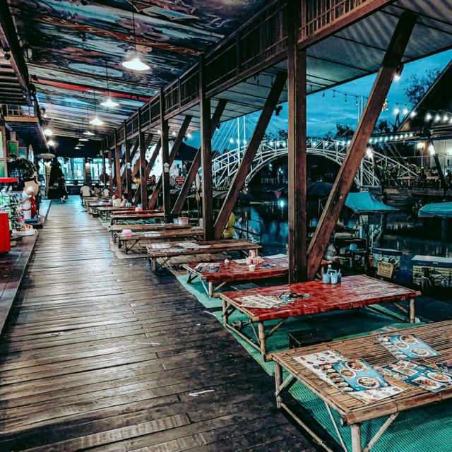Explore The Pattaya Floating Market!