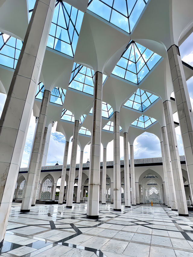 Kuala Lumpur's offbeat check-in spot 🦋 The only blue mosque in the world that scores full marks for healing.