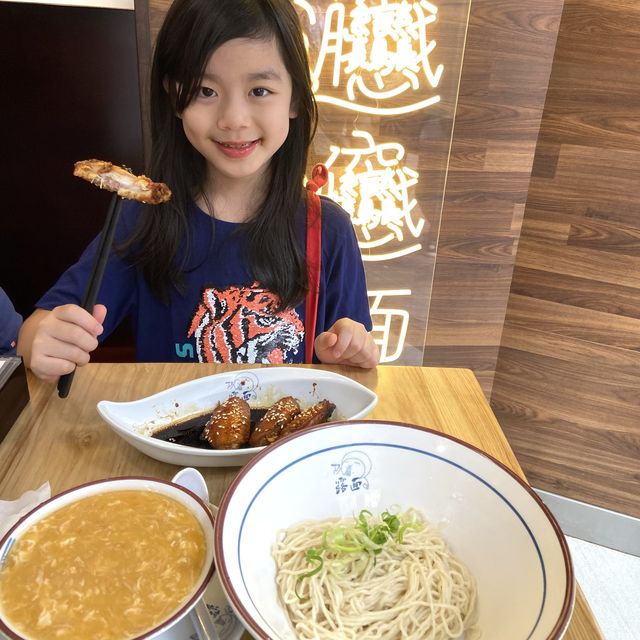蟹皇拌麵好足料
