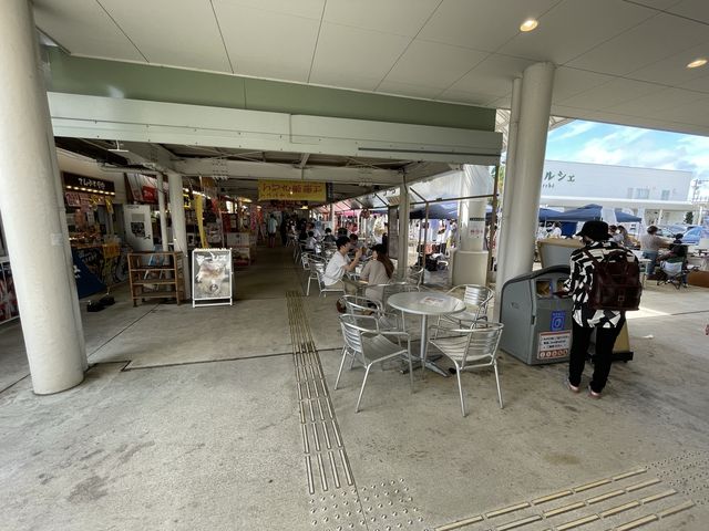 沖縄県　うるま市の『うるマルシェ』で休憩
