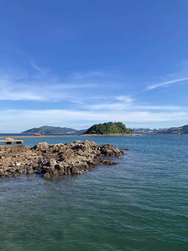 【西貢】超抵玩！$50出海包來回橋咀島＋45分鐘環島遊｜玩轉橋咀。走過連島沙洲。尋找菠蘿包石