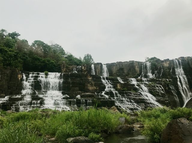 Chasing a beautiful waterfall in Dalat 