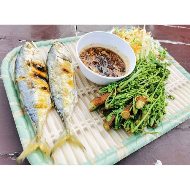 แวะทานอาหารอร​่อยๆ​ริมชายหาดชะอำ 🏖️