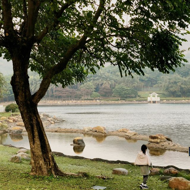 Inspiration Lake - a kid-friendly nature walk