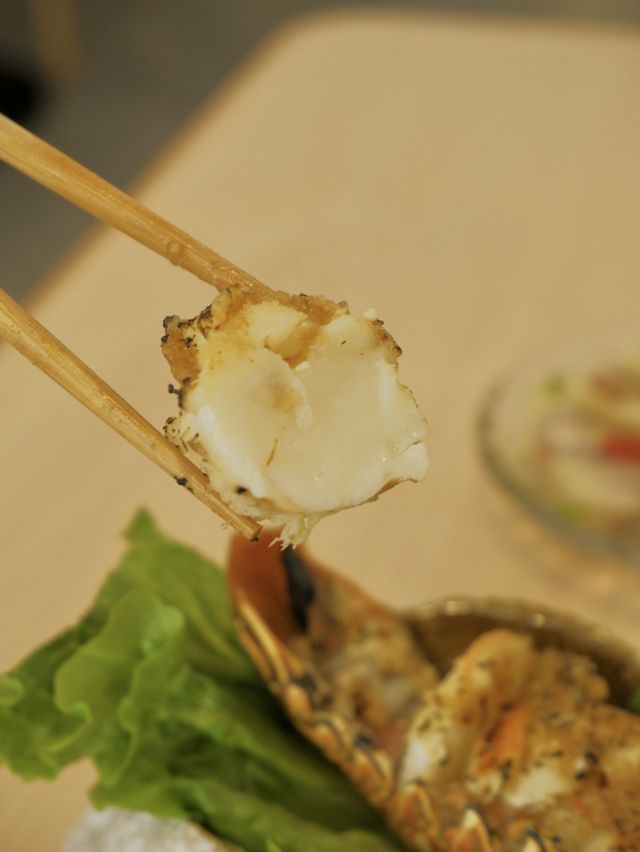 零澱粉質的龍蝦蒟蒻麵，牛腱和醉雞卷都出色 