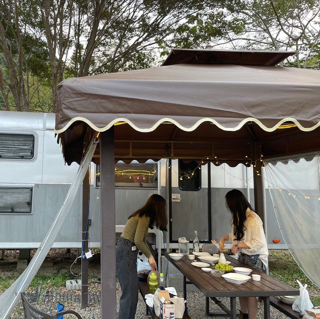 新竹內灣｜免裝備美式拖車 露營初體驗 威尼斯露營車