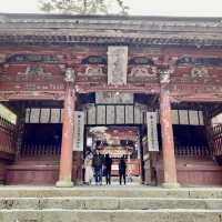 北口本宮冨士浅間神社の随神門と大鳥居