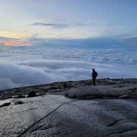 Tinggi tinggi Gunung Kinabalu 