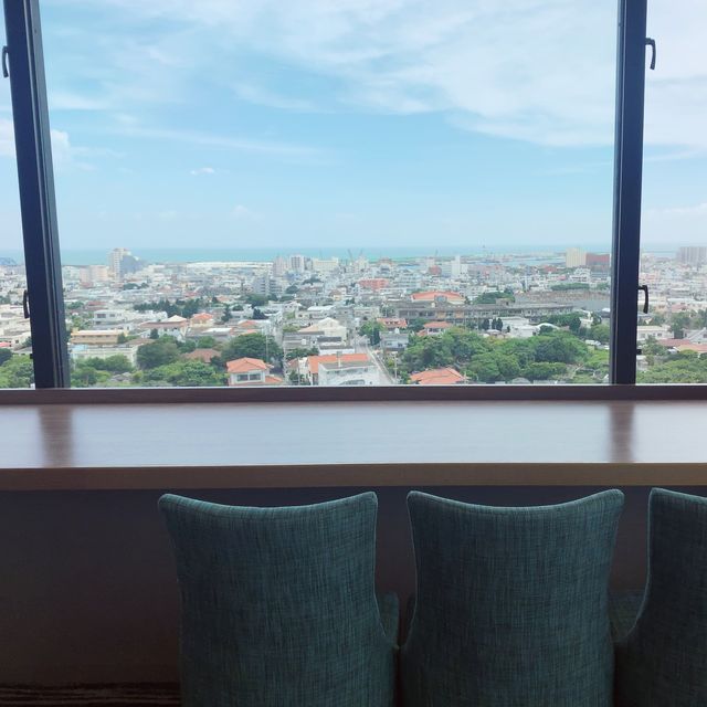 【沖縄】石垣市街と海をみおろす絶景カフェ