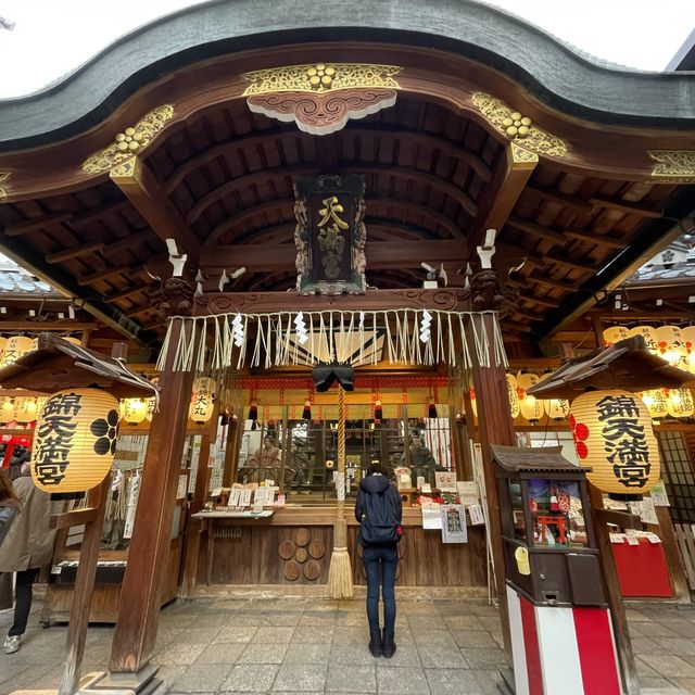 新京極の中にある錦天満宮