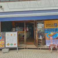 尾道の海岸線で『尾道プリンシェイク』と『焼きいもアイス』でひとやすみ。