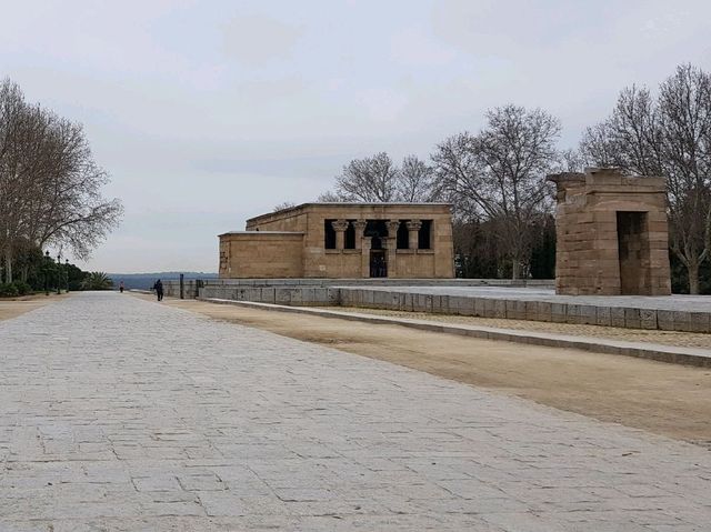 Monumento a los Caidos - Madrid